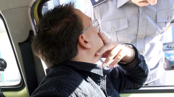 record un tanar constantean a fost prins de 3 ori conducand fara permis o masina neimatriculata