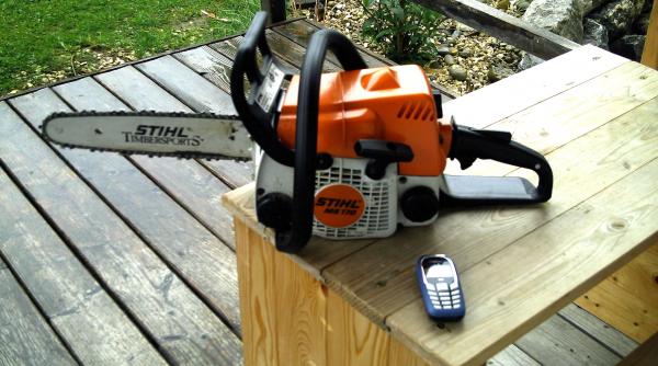 belarus un barbat inarmat cu o drujba si un ciocan a ucis o femeie si a ranit o alta intr un mall