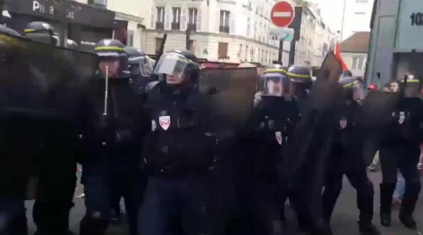 franta patru politisti raniti dintre care doi grav intr un atac cu cocktailuri molotov