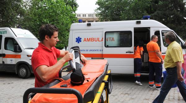 iasi un elev care iesise la fumat a alunecat in gol de la etajul trei al unui internat