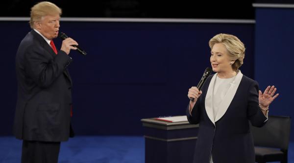 kitsch razboi nuclear intre clinton si trump