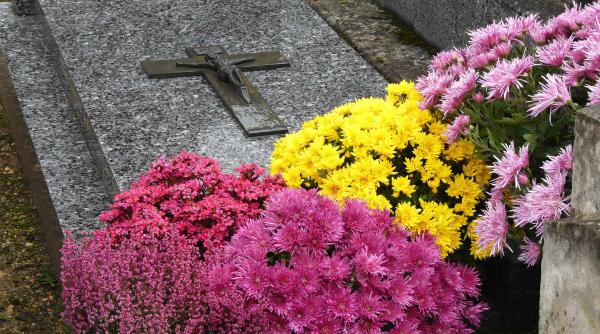 doliu in literatura mondiala a murit un mare scriitor ia in ras puterea si le restituie celor asupriti demnitatea