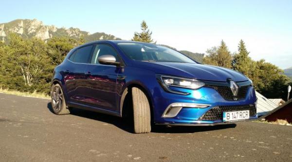 megane a ajuns si sedan