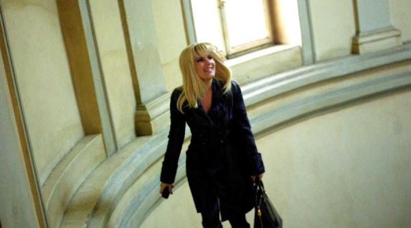 udrea se spune ca a cheltui zeci de mii de euro pe avocati