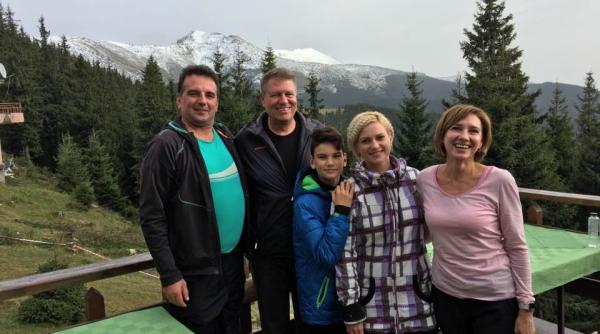 aparitie neasteptata a lui klaus si carmen iohannis la o cabana din parang