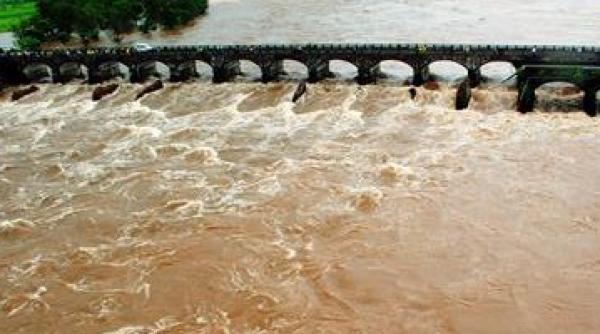 indonezia cel putin opt morti si 30 de raniti in prabusirea unui pod intre doua insule in bali