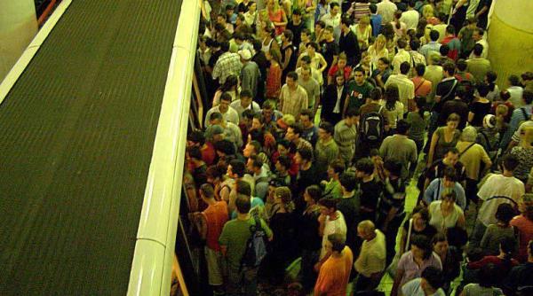 aglomeratia de la metrou face victime trei femei au lesinat pe magistrala 2