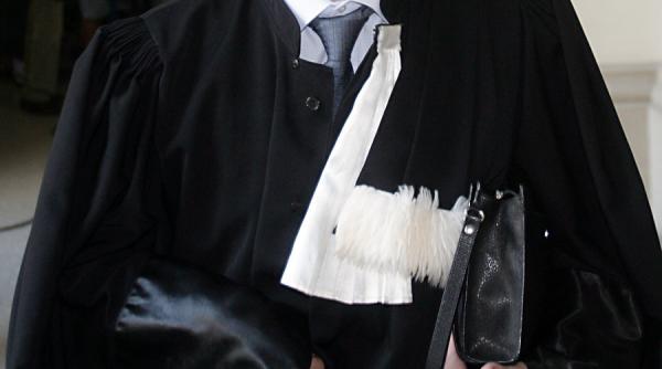 legea avocatului avocatul este obligat sa denunte infractiunea de omor si pe cea de genocid