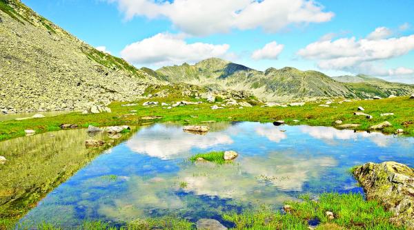 unic in romania bucura cel mai mare lac glaciar