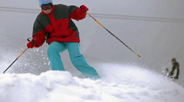 valcea autobuzele zapezii vor circula in aceasta iarna pe valea lotrului spre transalpina ski resort