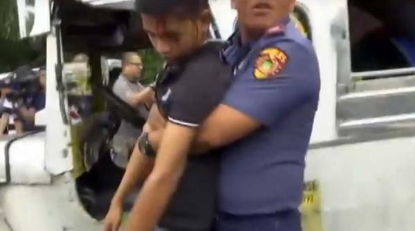 video imagini socante in filipine o masina de politie calca oameni in timpul unei demonstratii