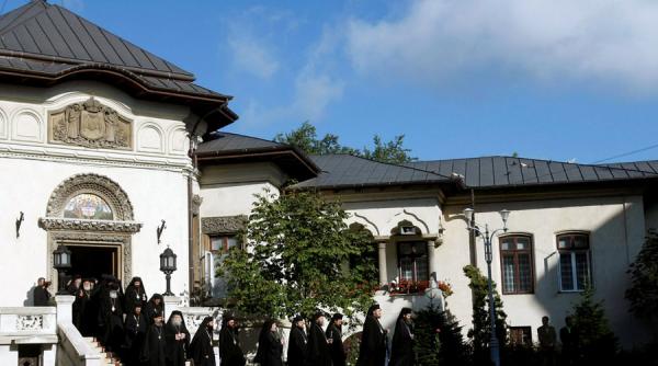 reactia patriarhiei la afirmatia presedintelui iohannis legata de modificarea constitutiei in privinta familiei