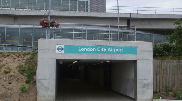 aeroport din londra evacuat 26 de raniti dupa un incident chimic