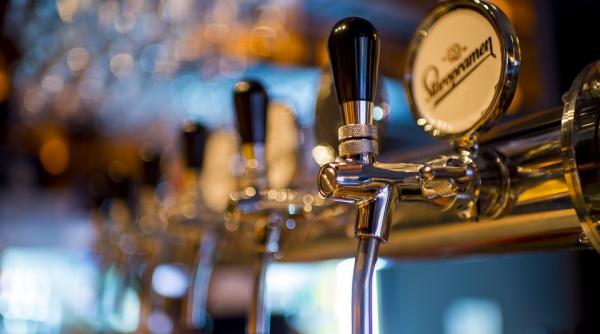 cel mai mic bar din lume se deschide in marea britanie cati clienti vor putea incapea