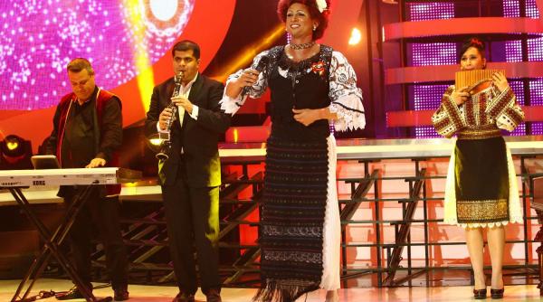 o cunoscuta interpreta de muzica usoara canta in premiera la te cunosc de undeva