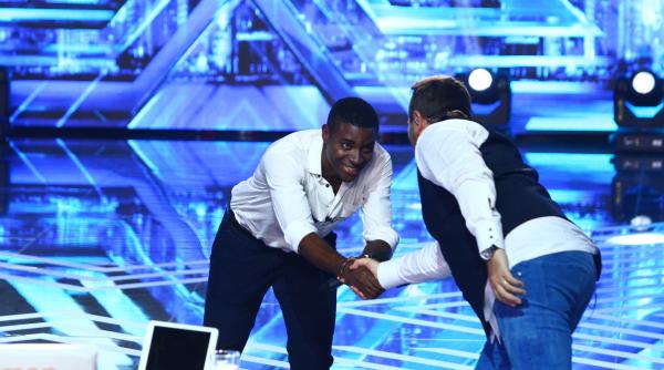 editie cu bucatari profesori politisti biochimisti si o delia bucatareasa aseara la x factor