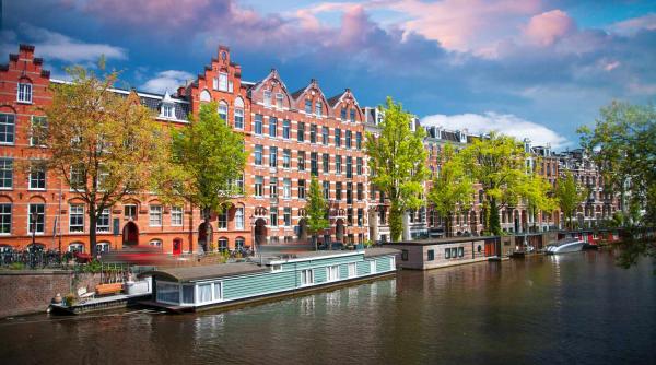 mii de manifestanti la amsterdam pentru a multumi valoniei pentru opozitia la ceta