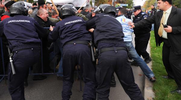 violente in timpul marsului lupta pentru basarabia manifestantii au incercat sa forteze cordonul de jandarmi