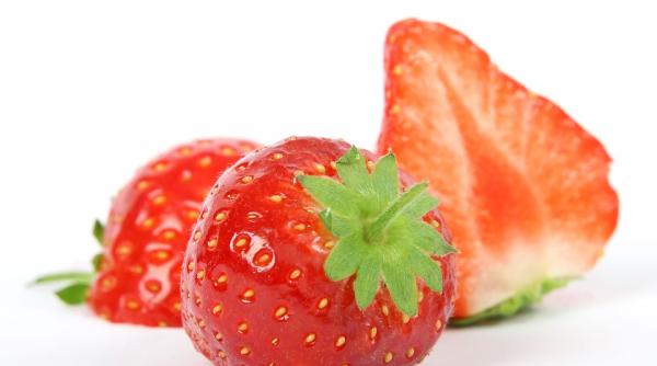 salata de capsuni cu portocale si menta