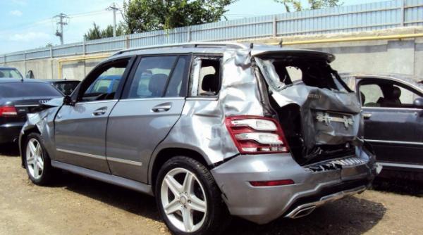 cluj napoca un sofer beat si fara carnet a facut praf 6 masini intr o parcare