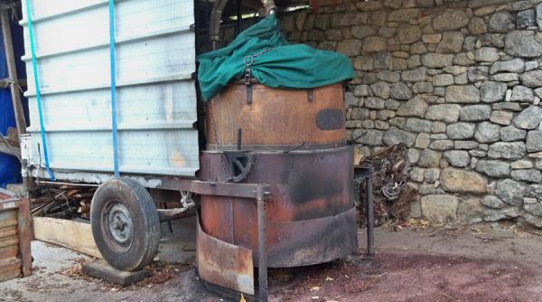 dambovita mii de litri de alcool si instalatii artizanale descoperite in urma perchezitiilor de luni 19 mandate de aducere puse in executare