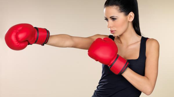 fetele care slabesc dand cu pumnul