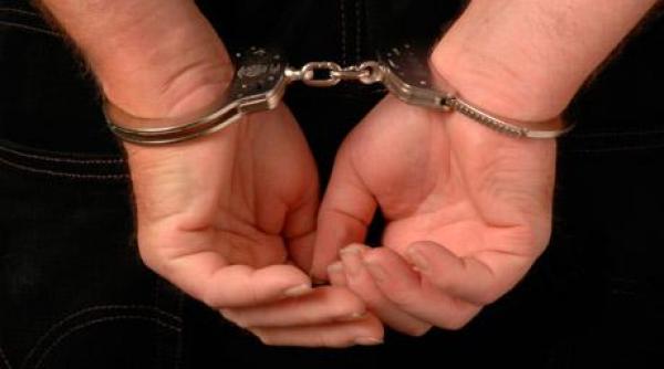 bacau un barbat de 61 de ani arestat preventiv pentru ca si a abuzat sexual fiica in varsta de 4 ani