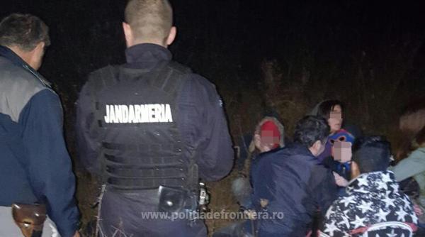timis grup de 12 persoane oprit sa treaca ilegal in ungaria