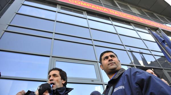 angajatii din posta romana continua protestul