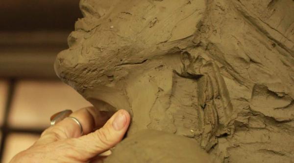 monument ridicat in memoria celor 64 de tineri