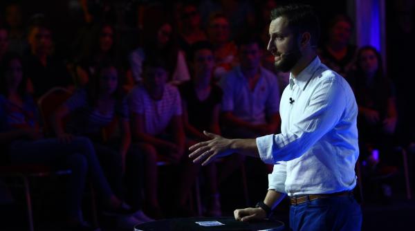 dani otil pe scena iumor sunt platit sa mint si sa insel