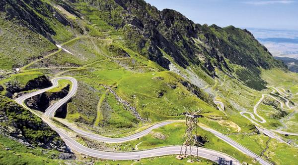 accident pe transfagarasan un sofer s a prabusit intr o rapa cu masina