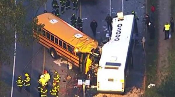sua 6 morti in urma coliziunii intre un autobuz scolar si unul de transport in comun