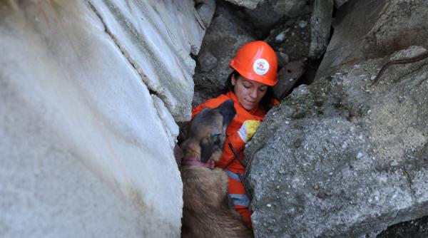 exercitiile seism 2016 au continuat si marti noapte simulari de explozii la bucuresti si iasi