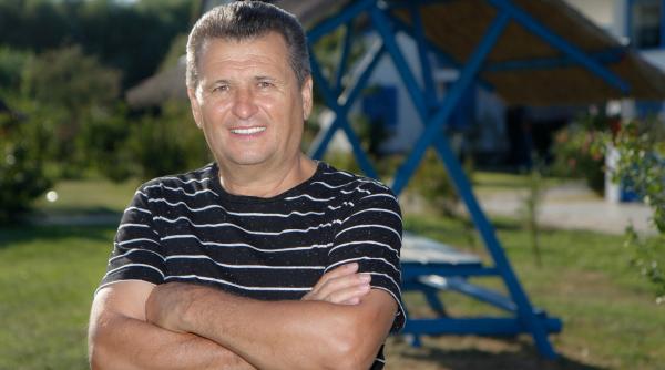 nea marin le spune din nou vedetelor poftiti la munca