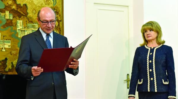 traian basescu si sotia sa au devenit cetateni basarabeni