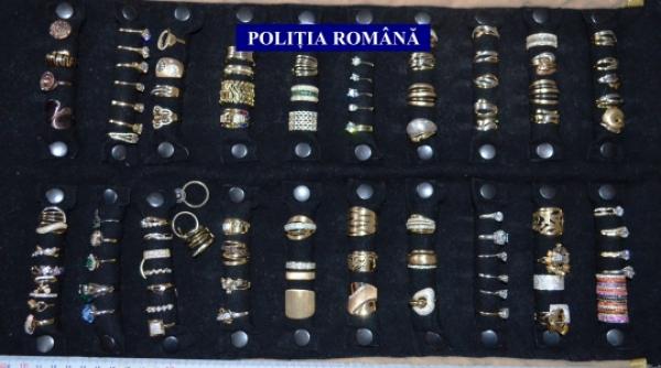 bacau bani si bijuterii provenind din inselaciune prin metoda accidentul recuperate de politisti