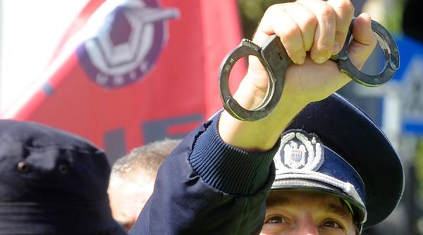 consiliul local buzau concediaza 300 de politisti