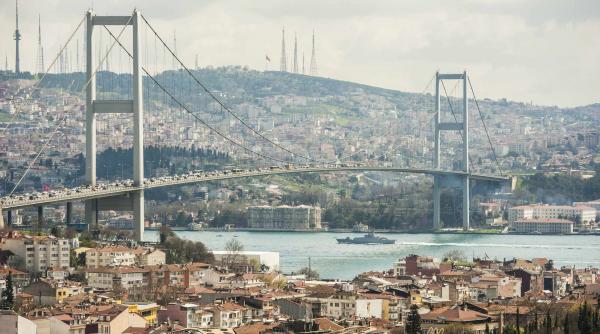gaze lacrimogene si tunuri de apa pentru reprimarea demonstrantilor la istanbul