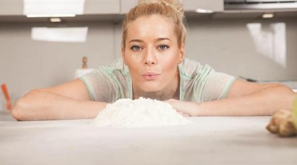 laura cosoi le face fanilor o surpriza cu o poza sexi