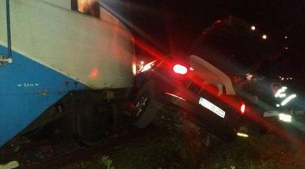mangalia doua masini lovite de trenuri in acelasi loc intr o singura jumatate de ora