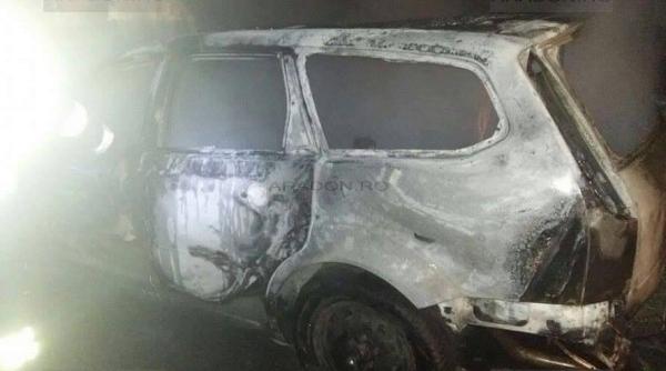 o masina a ars complet pe autostrada arad timisoara