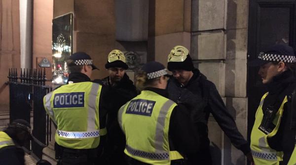 protest anonymous la londra aproape 50 de persoane arestate
