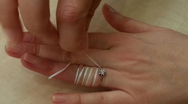 video aceasta este cea mai eficienta metoda de a scoate un inel intepenit pe deget