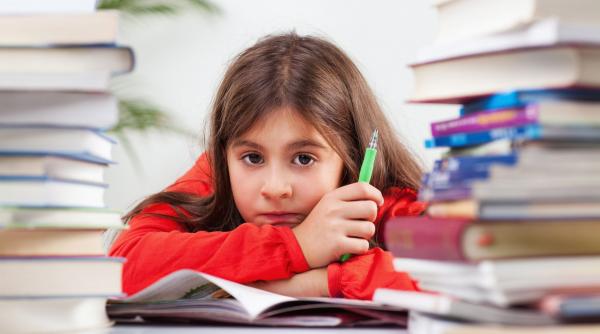 invata sa nu stie nimic fenomenul analfabetilor cu diploma