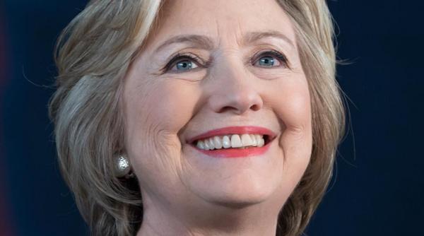hillary clinton a postat un mesaj pe facebook in timpul protestelor din america