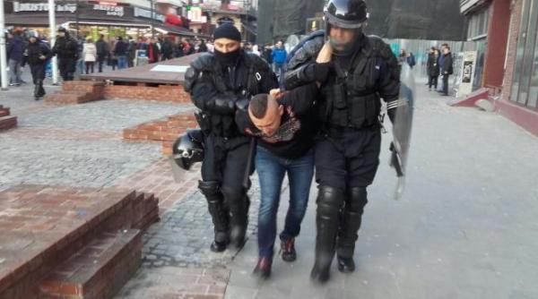 suporteri polonezi si romani au fost retinuti de politistii in urma meciului de pe national arena