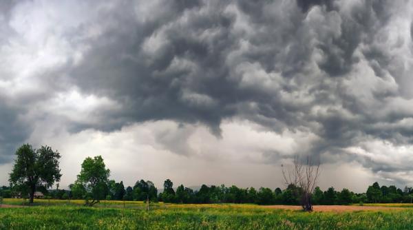 cod portocaliu de vant puternic in judetul caras severin