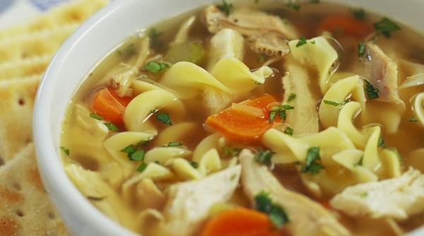 reteta zilei supa de pui cu taitei pentru lasata secului