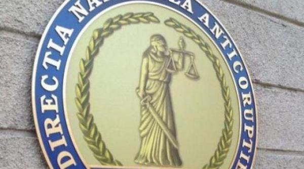 perchezitii dna in prahova sotul sefei aep a incercat sa fuga cu documente dar a fost oprit de politisti